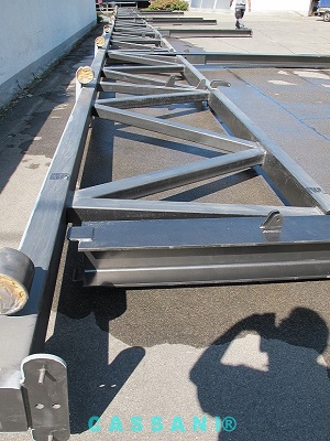 Stabile Portalstützen aus Stahl für eine freistehende Doppelmarkise vom Markisenbau Cassani
