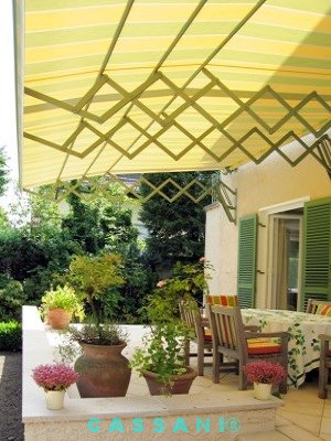 Terrassenmarkise als Sonnen- und Regenschutz für Privat und Gastronomie